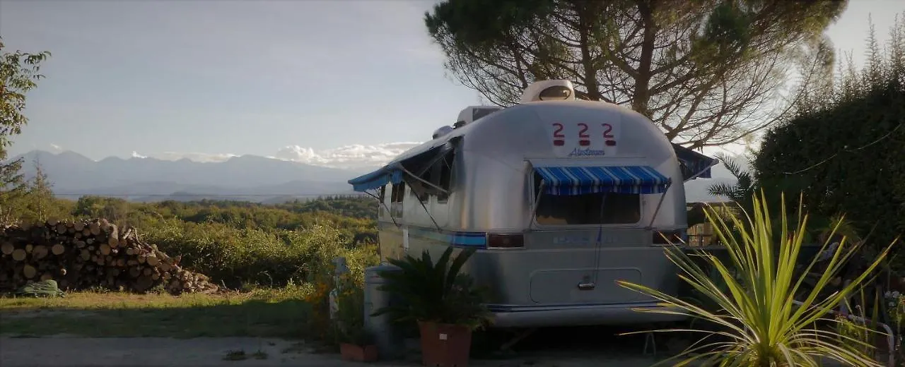 Bed and Breakfast Belrepayre Airstream Glamping à Manses Couette-café