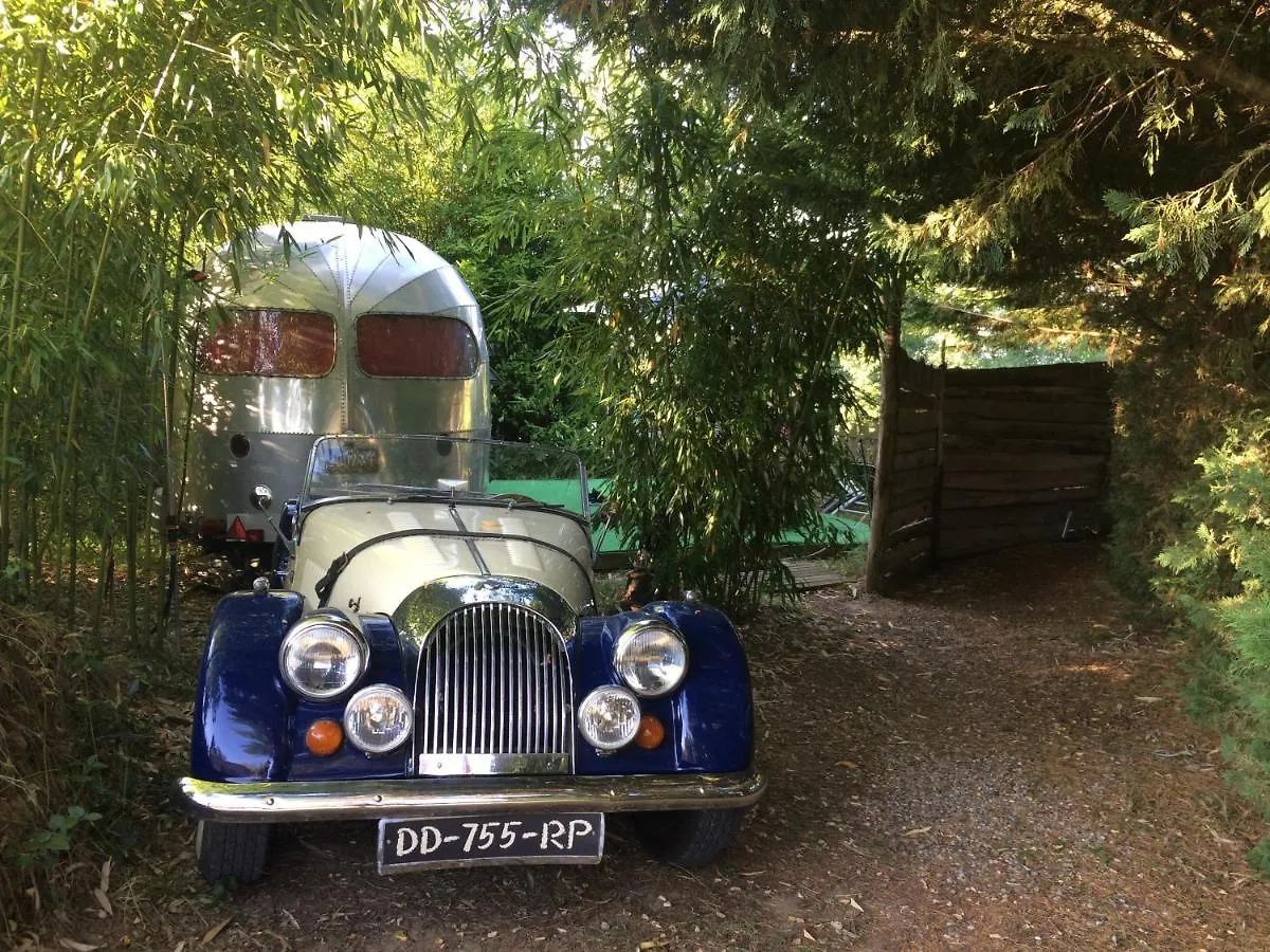 Couette-café Bed and Breakfast Belrepayre Airstream Glamping à Manses France