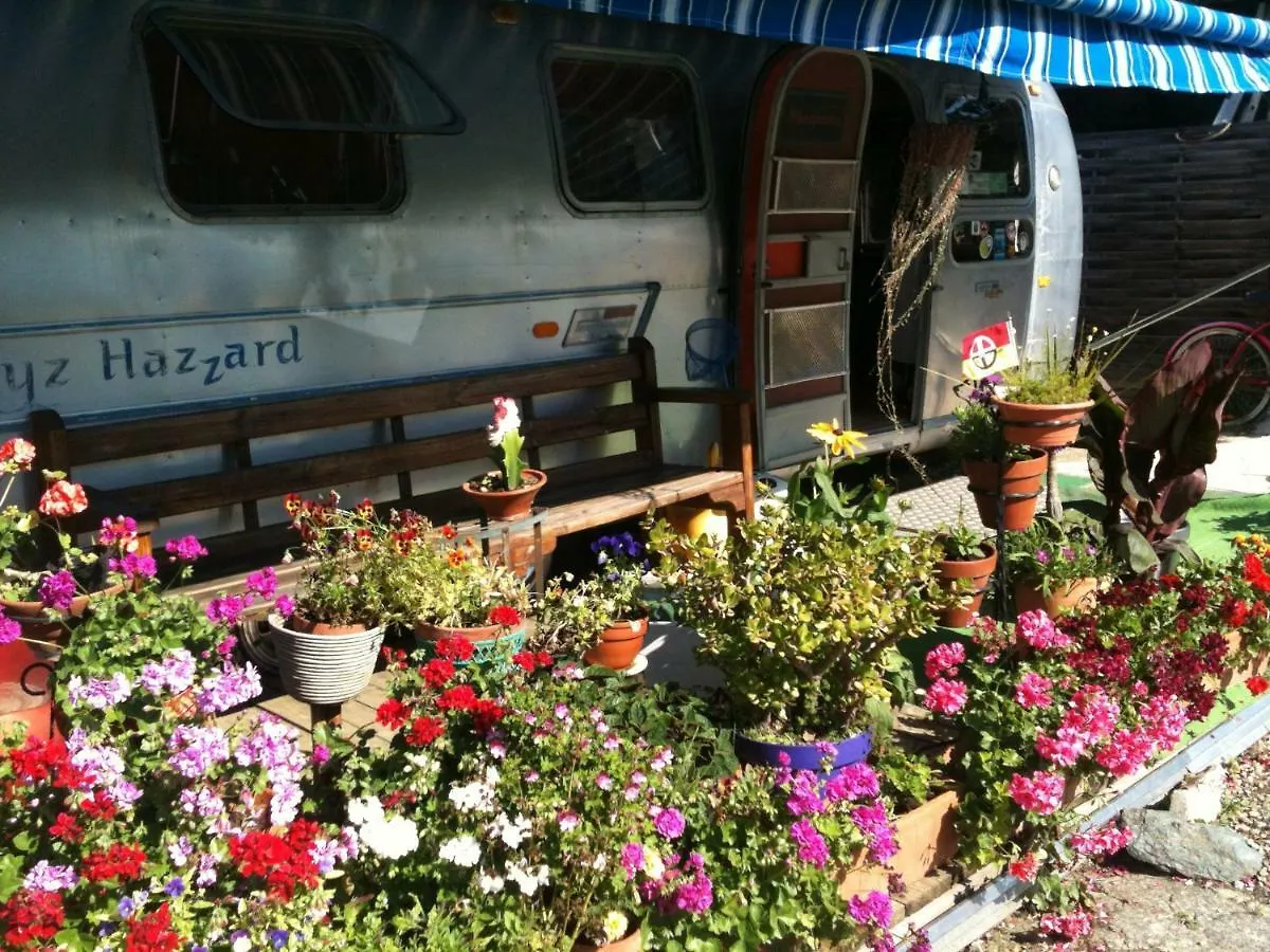 Bed and Breakfast Belrepayre Airstream Glamping à Manses Couette-café