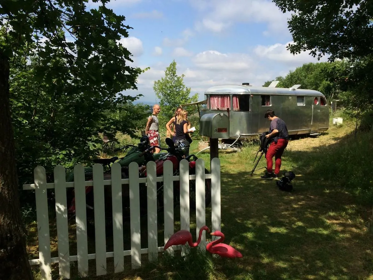 Couette-café Bed and Breakfast Belrepayre Airstream Glamping à Manses France