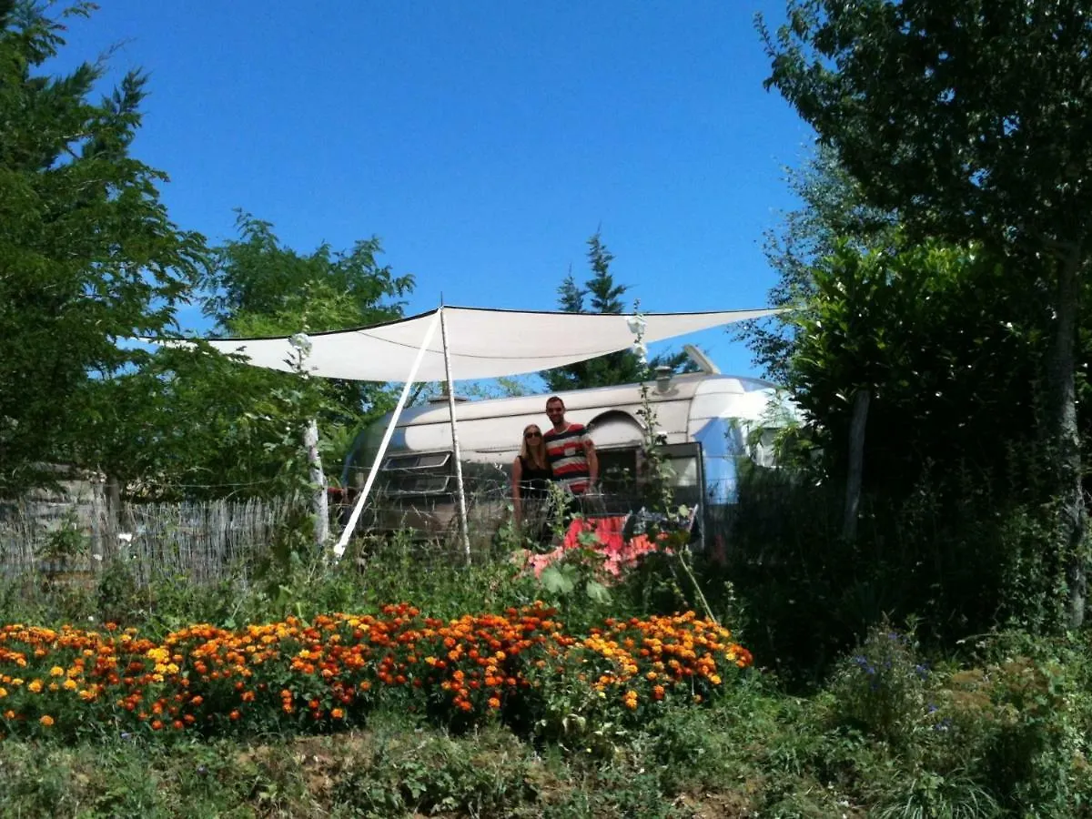 Couette-café Bed and Breakfast Belrepayre Airstream Glamping à Manses