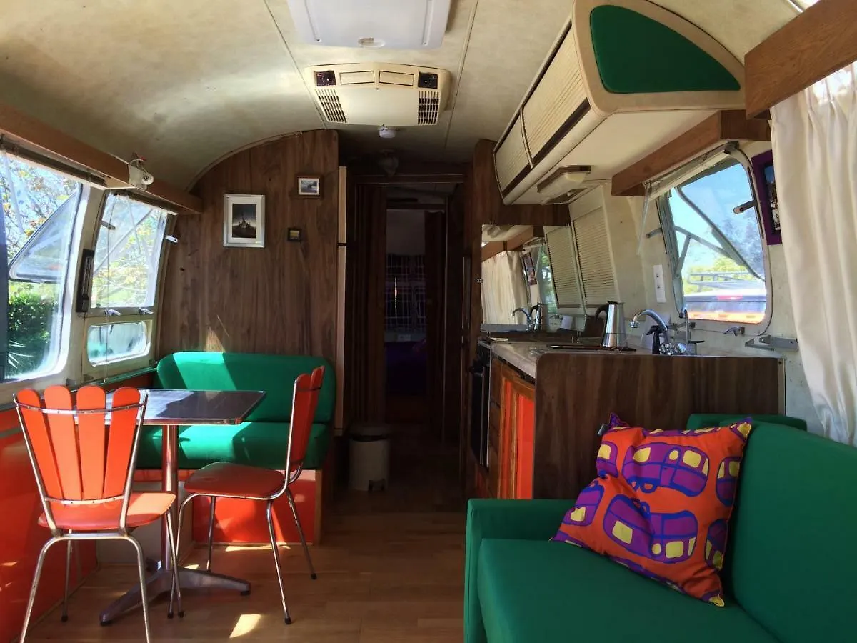 Bed and Breakfast Belrepayre Airstream Glamping à Manses Couette-café