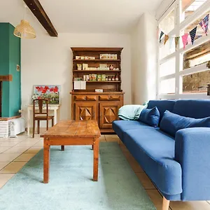 Auberge de jeunesse Tilia, Huos